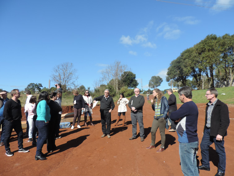 Comitiva visita obras que estão sendo realizadas em Pejuçara.