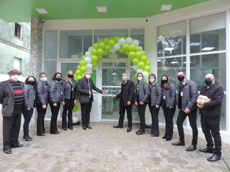 Prefeito participa de inauguração de nova agencia do Sicredi