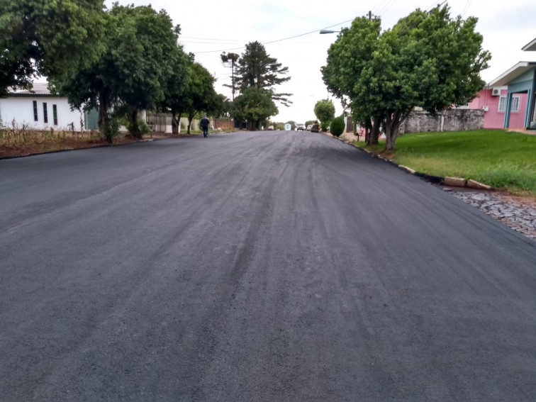 Obra para pavimentação asfáltica de 18 quadras em Pejuçara tem ritmo acelerado