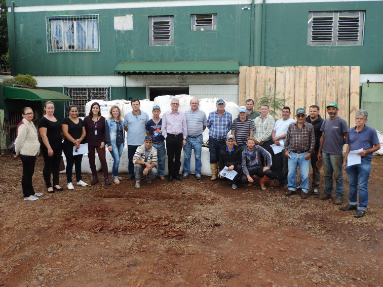 Produtores recebem insumos para fomentar produção leiteira