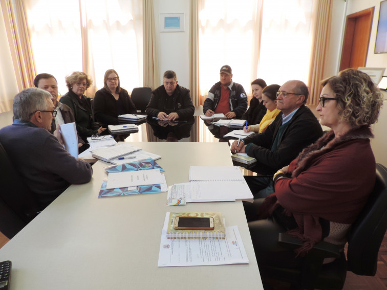 Queda na arrecadação motiva reunião com secretários