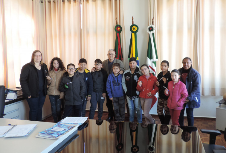 Estudantes buscam entender o funcionamento da Administração Municipal 