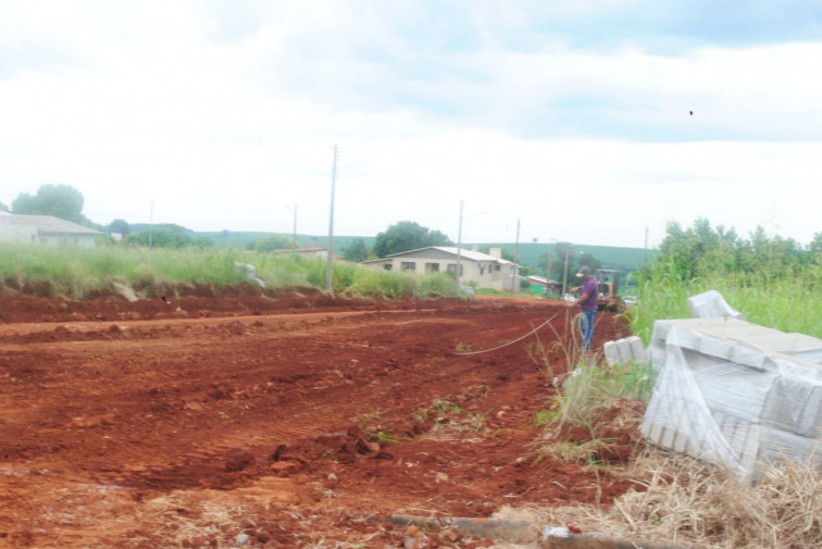 Obras de calçamento vão contemplar dois bairros de Pejuçara