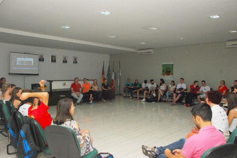 ALUNOS DO VER-SUS DIALOGAM COM GESTORES E PROFISSIONAIS DE SAÚDE