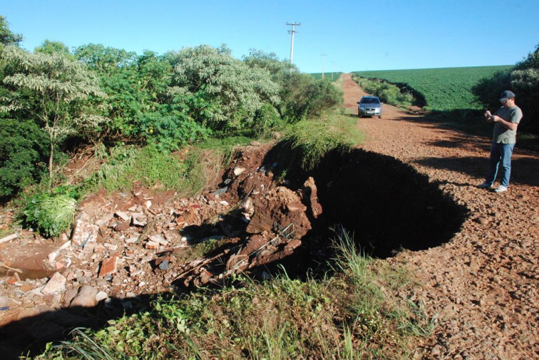 FORTE PRECIPITAÇÃO CAUSA DANOS ÀS ESTRADAS DO INTERIOR
