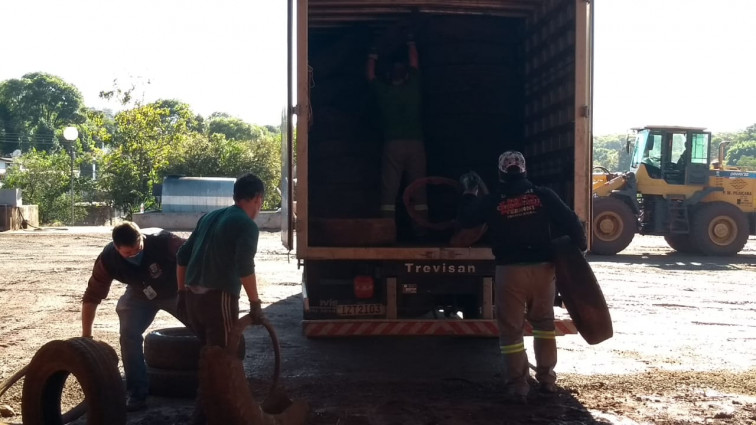 Agricultura e meio ambiente recolhem mais de 500 pneus para descarte