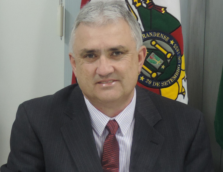 Pejuçara é contemplada com emenda para aquisição de mais uma retroescavadeira